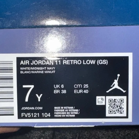 Air Jordan 11 Retro Low - Picture 8 of 8